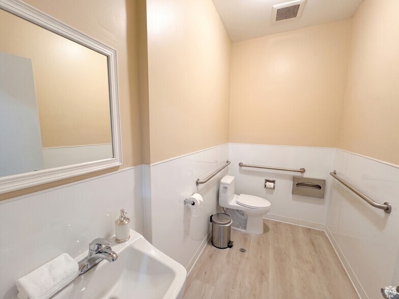 More Photos Of 6135 Geary Blvd, San Francisco Restaurant For Lease