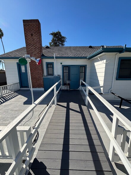 More Photos Of 2025 N Broadway, Santa Ana Office Residential For Lease