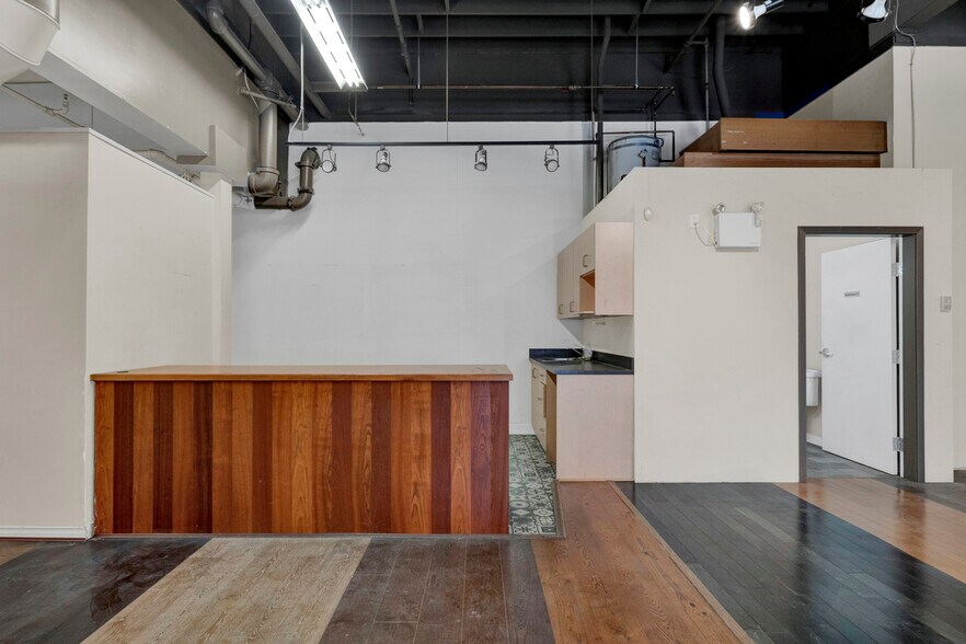 More Photos Of 1353-1363 Main St, North Vancouver District Storefront Retail Office For Lease