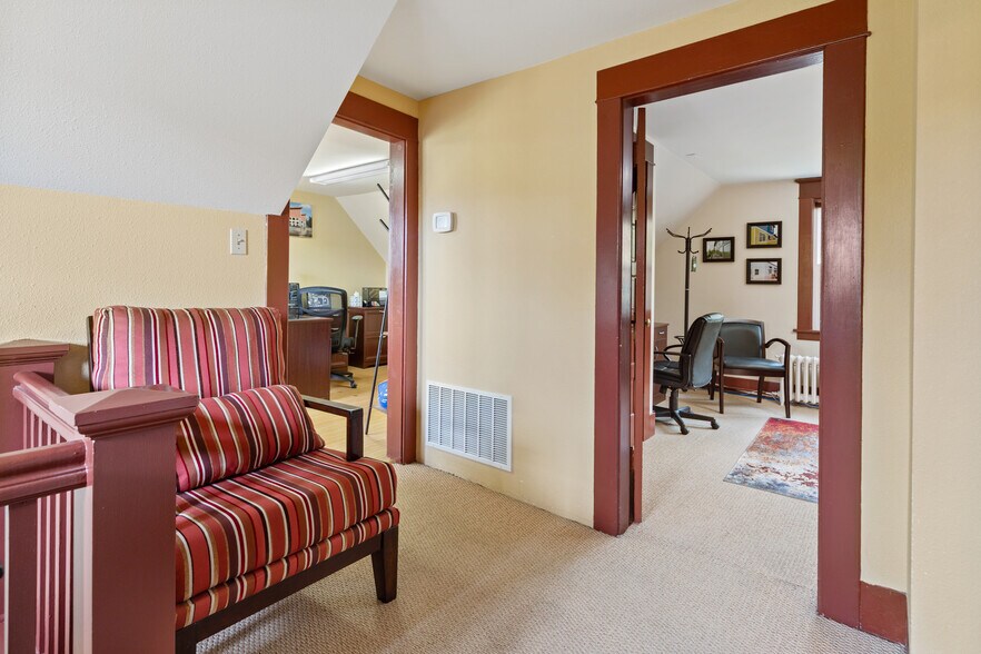 More Photos Of 19679 Front St, Poulsbo Office For Sale