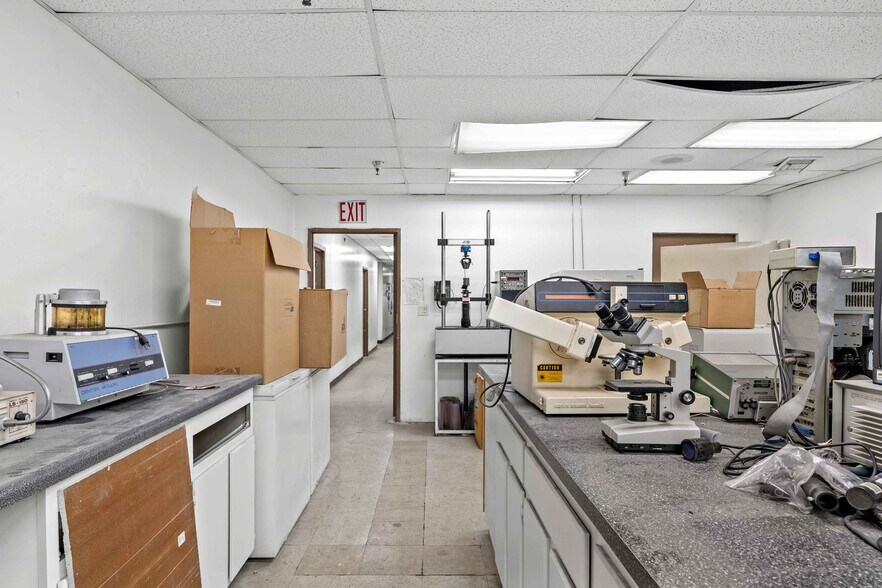 More Photos Of 9036 Winnetka Ave, Northridge Loft Creative Space For Lease