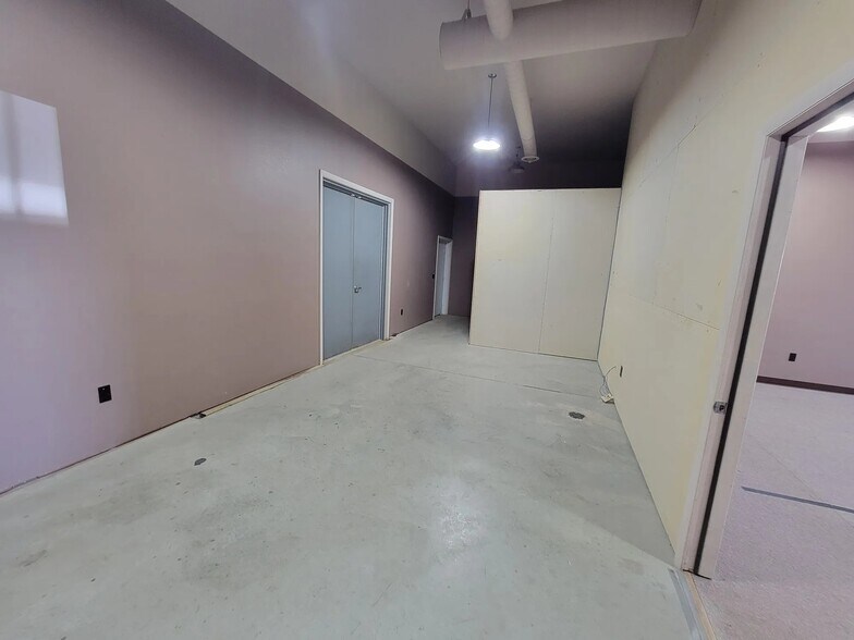 More Photos Of 47080 273rd St, Harrisburg Warehouse For Lease