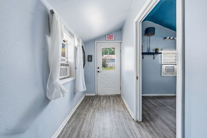 More Photos Of 605 S Main Ave, Minneola Storefront Retail Residential For Sale