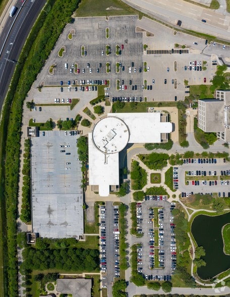 More Photos Of 1751 Lake Cook Rd, Deerfield Office For Lease