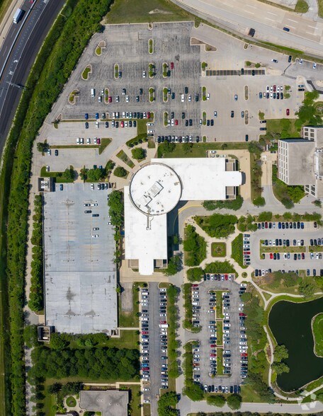 More Photos Of 1751 Lake Cook Rd, Deerfield Office For Lease