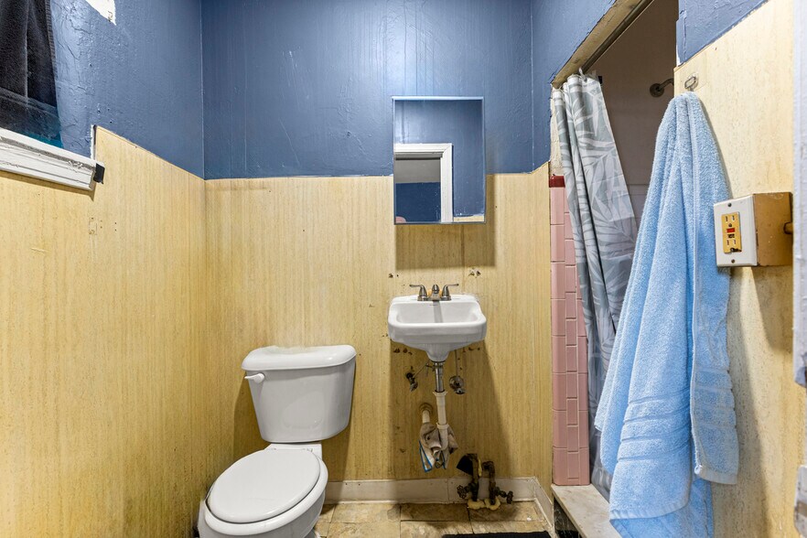 More Photos Of 228 Inkster Rd, Inkster Apartments For Sale