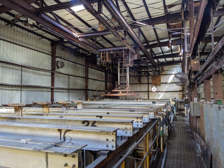 More Photos Of 314 N Maple St, Adel Manufacturing For Sale