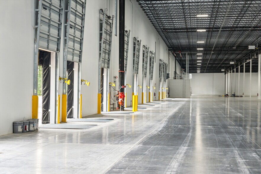 More Photos Of 420 Strathmore Rd, Summerville Unknown For Lease