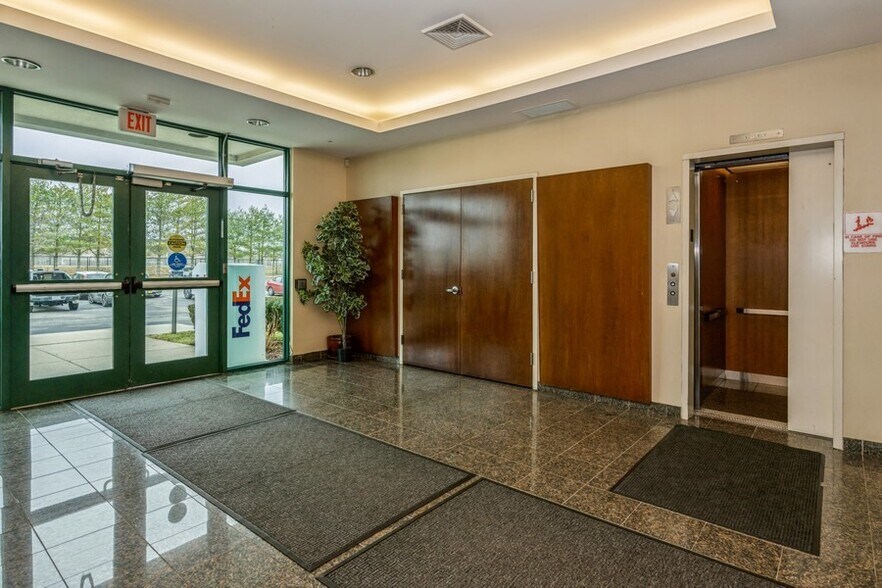 More Photos Of 267 Carleton Ave, Central Islip Medical For Lease