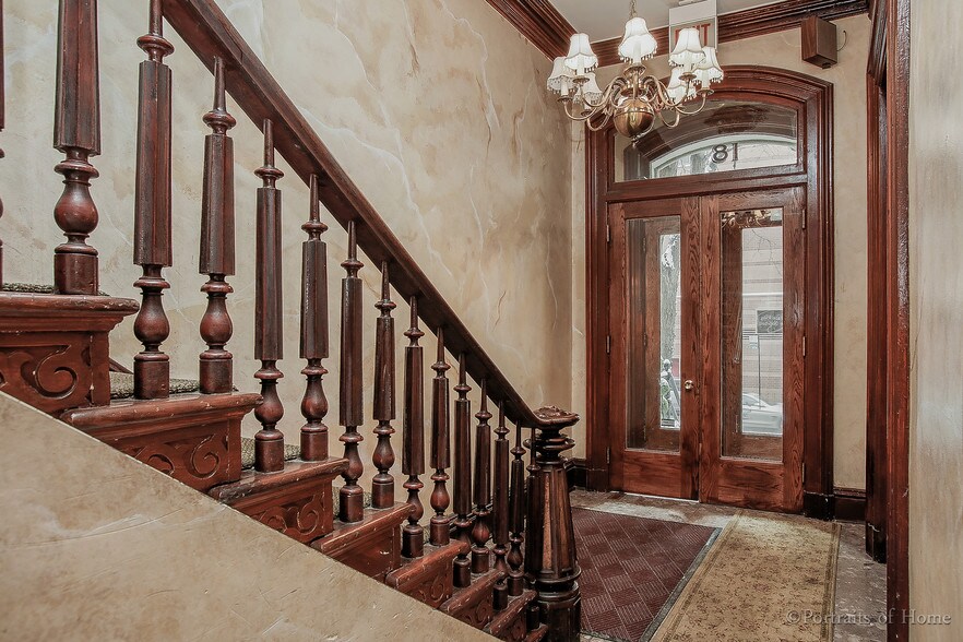 More Photos Of 16 W Ontario St, Chicago Storefront Retail Office For Lease