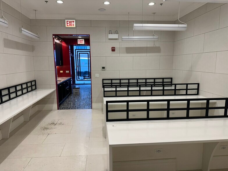 More Photos Of 2 W Delaware Pl, Chicago Apartments For Lease