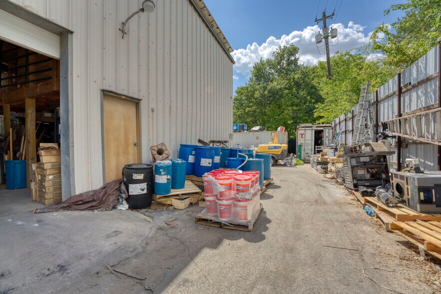 More Photos Of 900 McPhaul, Austin Warehouse For Sale