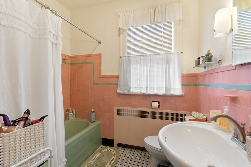 More Photos Of 128-130 E Monument St, Colorado Springs Office Residential For Sale