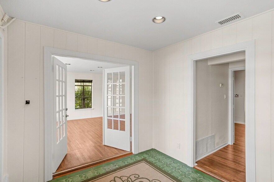 More Photos Of 5600 San Pedro Ave, San Antonio Office Residential For Sale