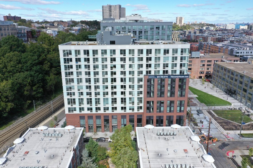 More Photos Of 770 Jackson St, Hoboken Apartments For Lease