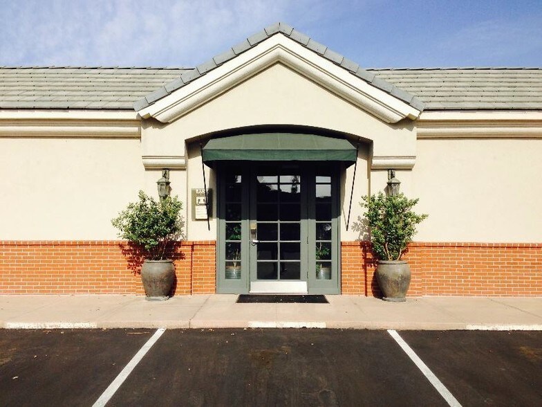 More Photos Of 3100 19th St, Bakersfield Office For Lease