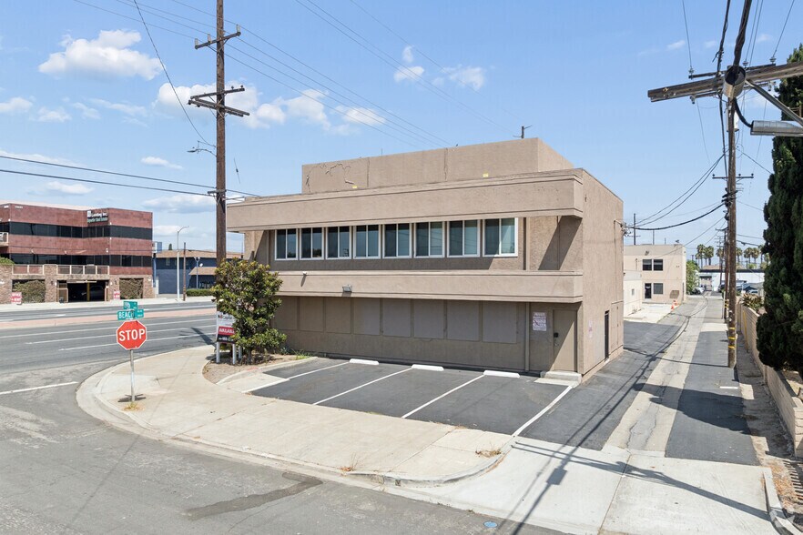 More Photos Of 13822 Beach Blvd, Westminster Office For Sale