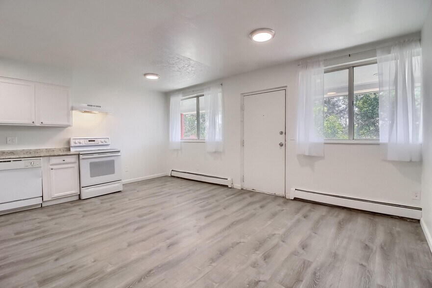 More Photos Of 1422 Macon St, Aurora Apartments For Sale