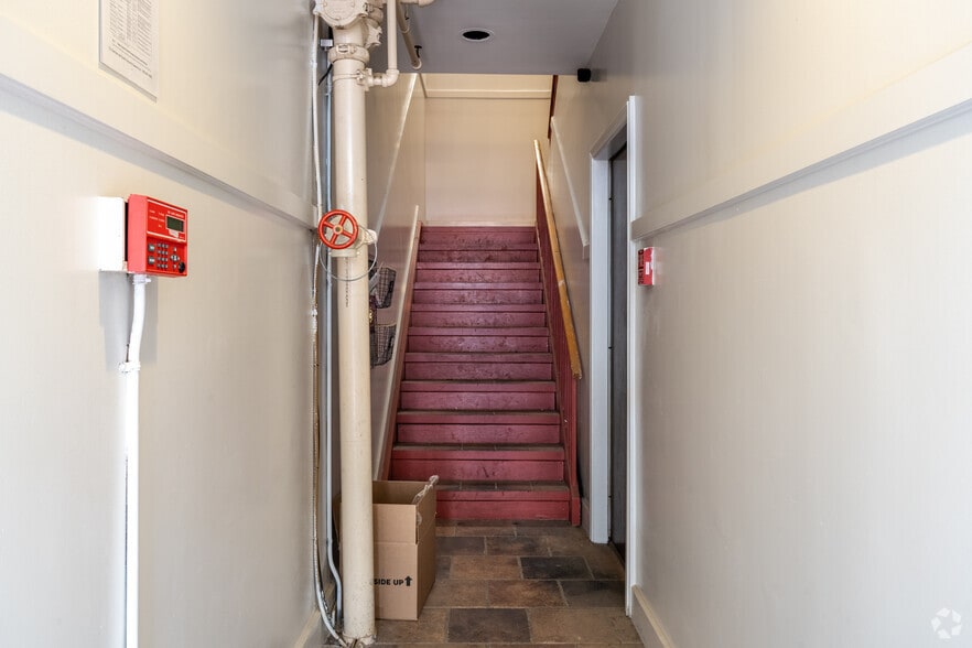 More Photos Of 14-16 Broad St, Red Bank Loft Creative Space For Lease