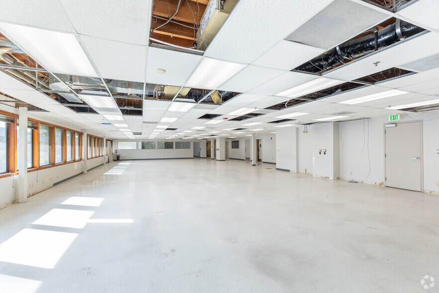 More Photos Of 70 Garden Ct, Monterey Medical For Lease