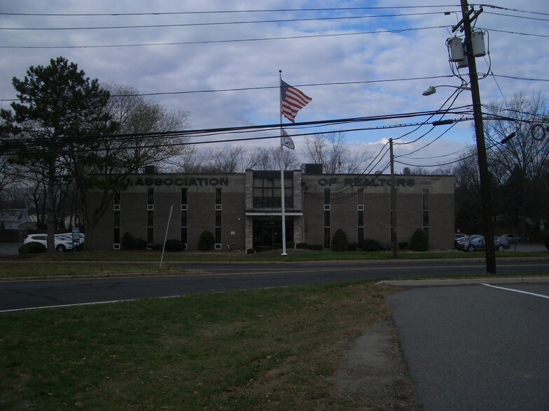 More Photos Of 295 Pierson Ave, Edison Medical For Lease