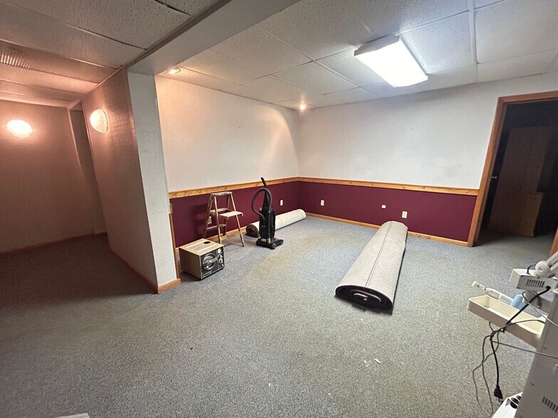 More Photos Of 1320 Granville Rd, Newark Medical For Sale