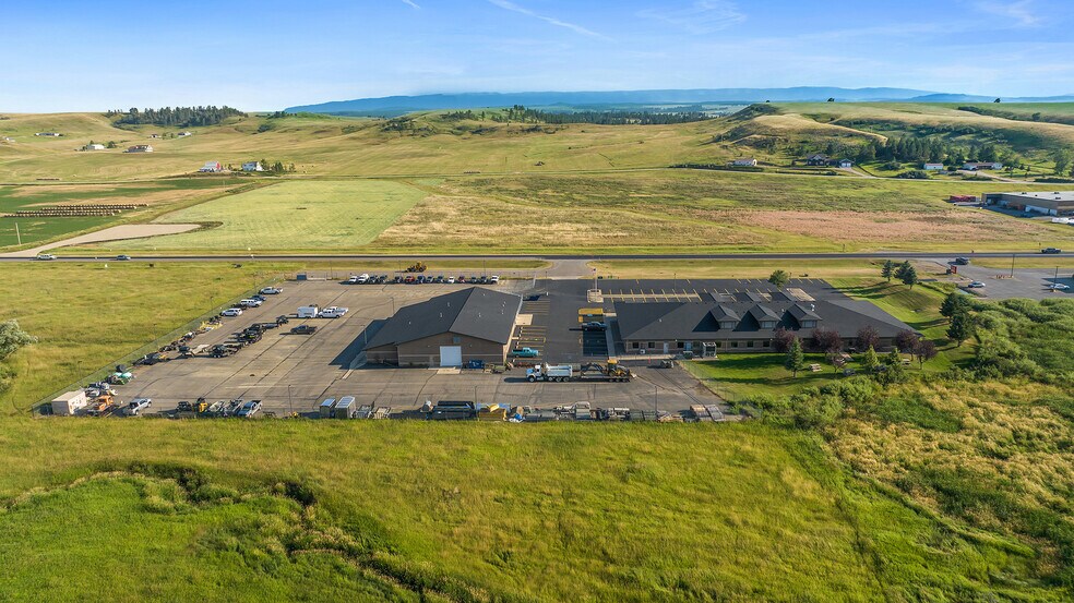 More Photos Of 920 NE Main St, Lewistown Office For Sale