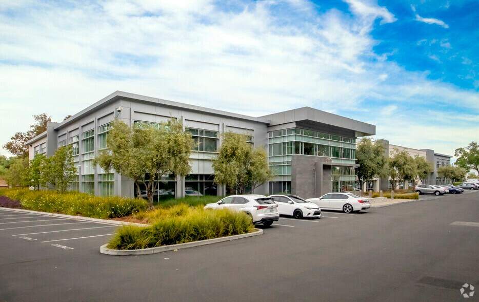 More Photos Of 399 W Trimble Rd, San Jose Research And Development For Lease