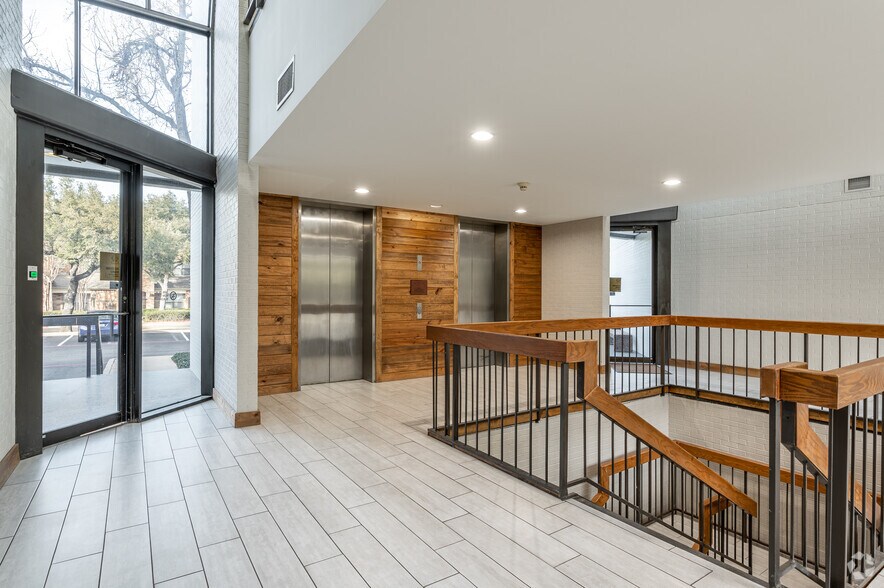 More Photos Of 13747 Montfort Dr, Dallas Loft Creative Space For Lease