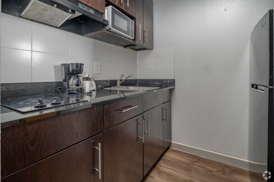 More Photos Of 11221 San Pedro Ave, San Antonio Hotel For Sale