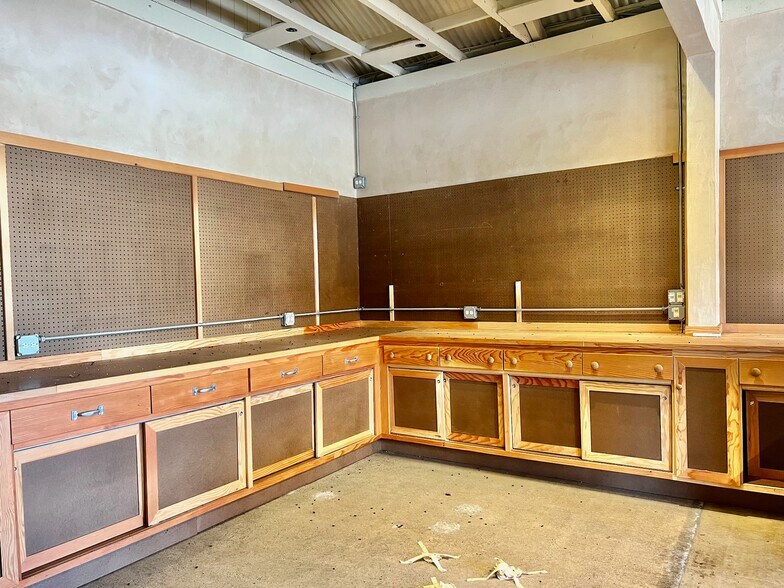 More Photos Of 69 Hana Hwy, Paia Freestanding For Sale