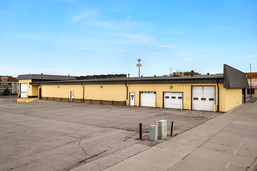 More Photos Of 1605 Rose St, La Crosse Auto Repair For Sale