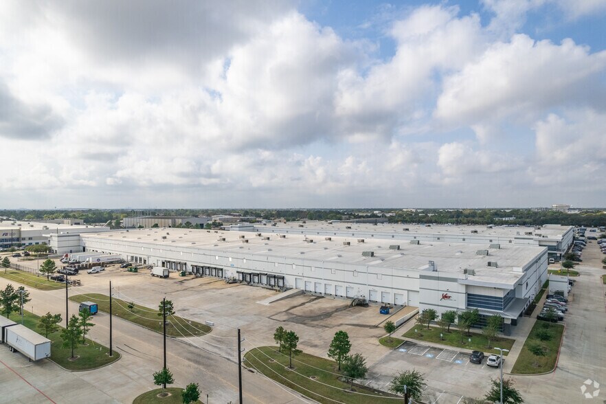 More Photos Of 9851 Fallbrook Pines Dr, Houston Industrial For Sale