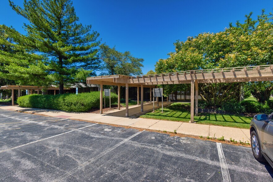 More Photos Of 1300 N Highland Ave, Aurora Medical For Lease