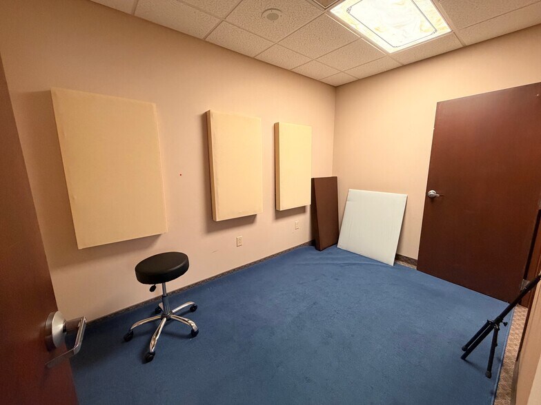 More Photos Of 1380 Eastchester Dr, High Point Medical For Lease