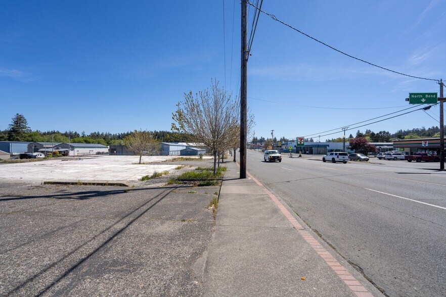 More Photos Of 1090 Newmark Ave, Coos Bay Land For Sale