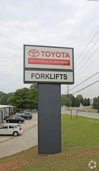 More Photos Of 3111 E Ponce De Leon Ave, Scottdale Distribution For Sale