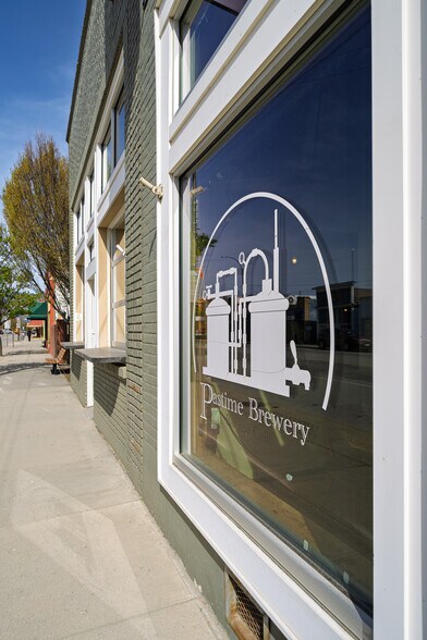 More Photos Of 1307 Main St, Oroville Bar For Sale