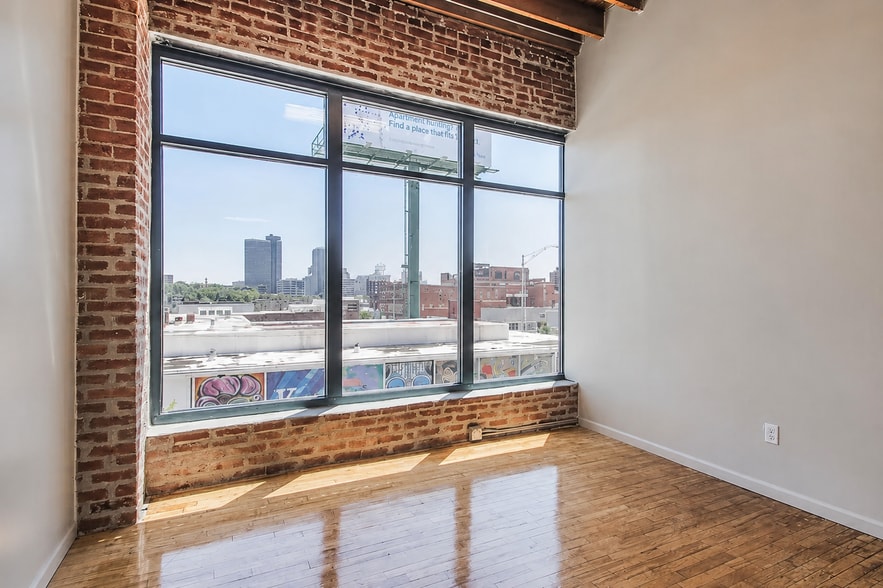 More Photos Of 1625-1627 Oak St, Kansas City Storefront Retail Office For Lease