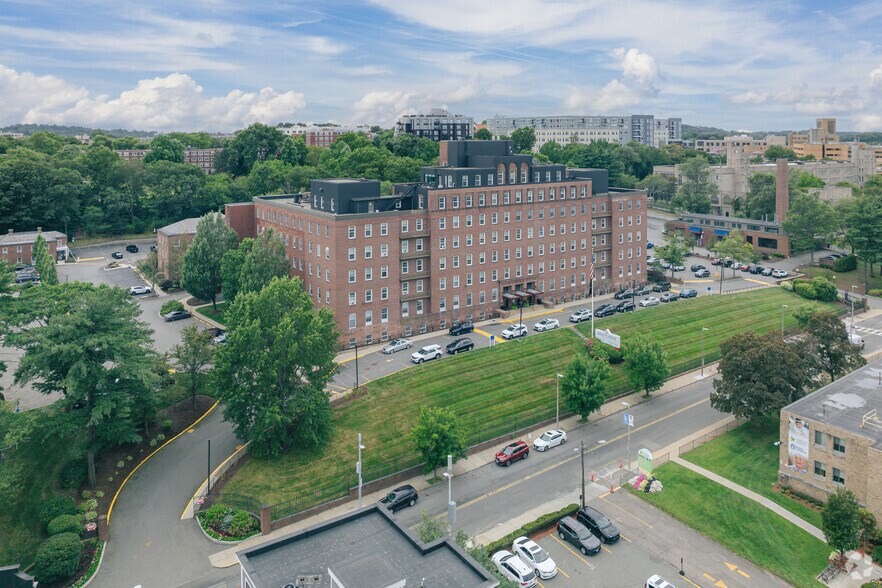 More Photos Of 77 Warren St, Brighton Medical For Lease