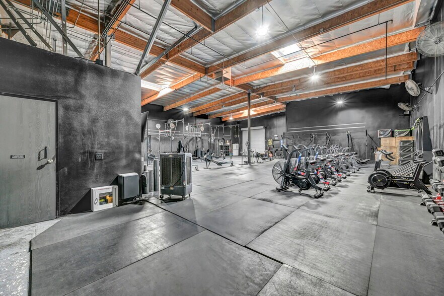 More Photos Of 181 N Gibson Rd, Henderson Warehouse For Sale