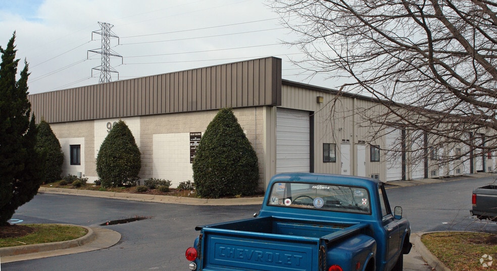 More Photos Of 908 Executive Ct, Chesapeake Warehouse For Lease