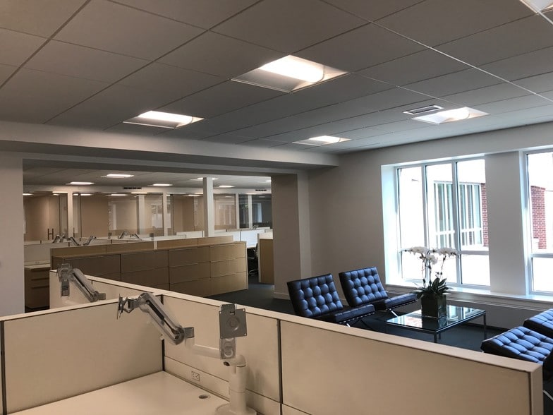 More Photos Of 28 Havemeyer Pl, Greenwich Office For Lease