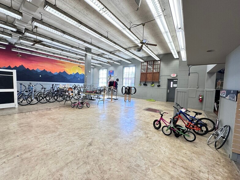 More Photos Of 101 Broadway St S, Siloam Springs Office For Sale