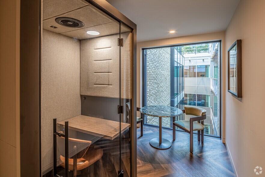 More Photos Of 75 Grosvenor St, London Coworking Space