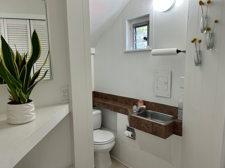 More Photos Of 4379 Piedmont Ave, Oakland Storefront Retail Residential For Lease