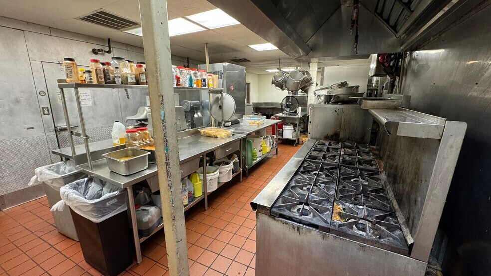 More Photos Of 2100 W Union Blvd, Bethlehem Restaurant For Lease