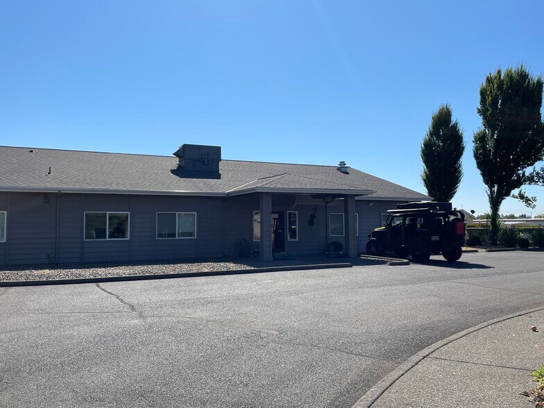 Primary Photo Of 110 S Elliott Rd, Newberg Office For Lease