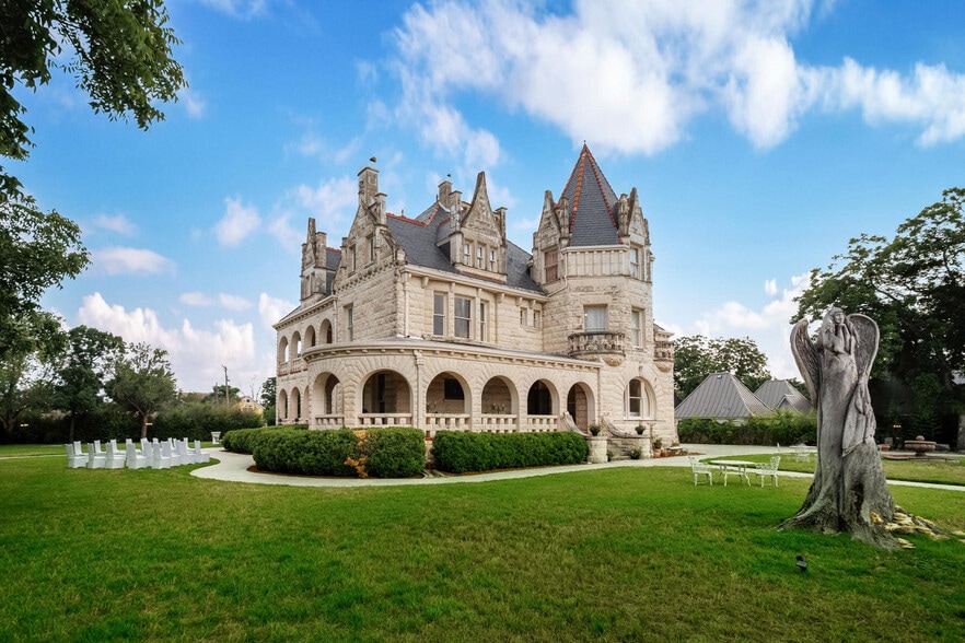 More Photos Of 950 E Grayson St, San Antonio Lodge Meeting Hall For Sale