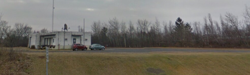 More Photos Of 100 Willow St, Massena Truck Terminal For Lease